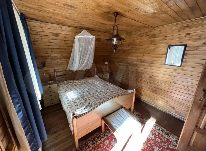 Комната с большой кроватью